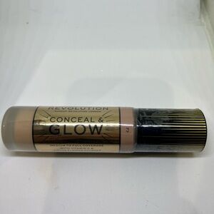 Makeup Revolution Conceal and Glow Illuminating Foundation F7 Medium Coverage